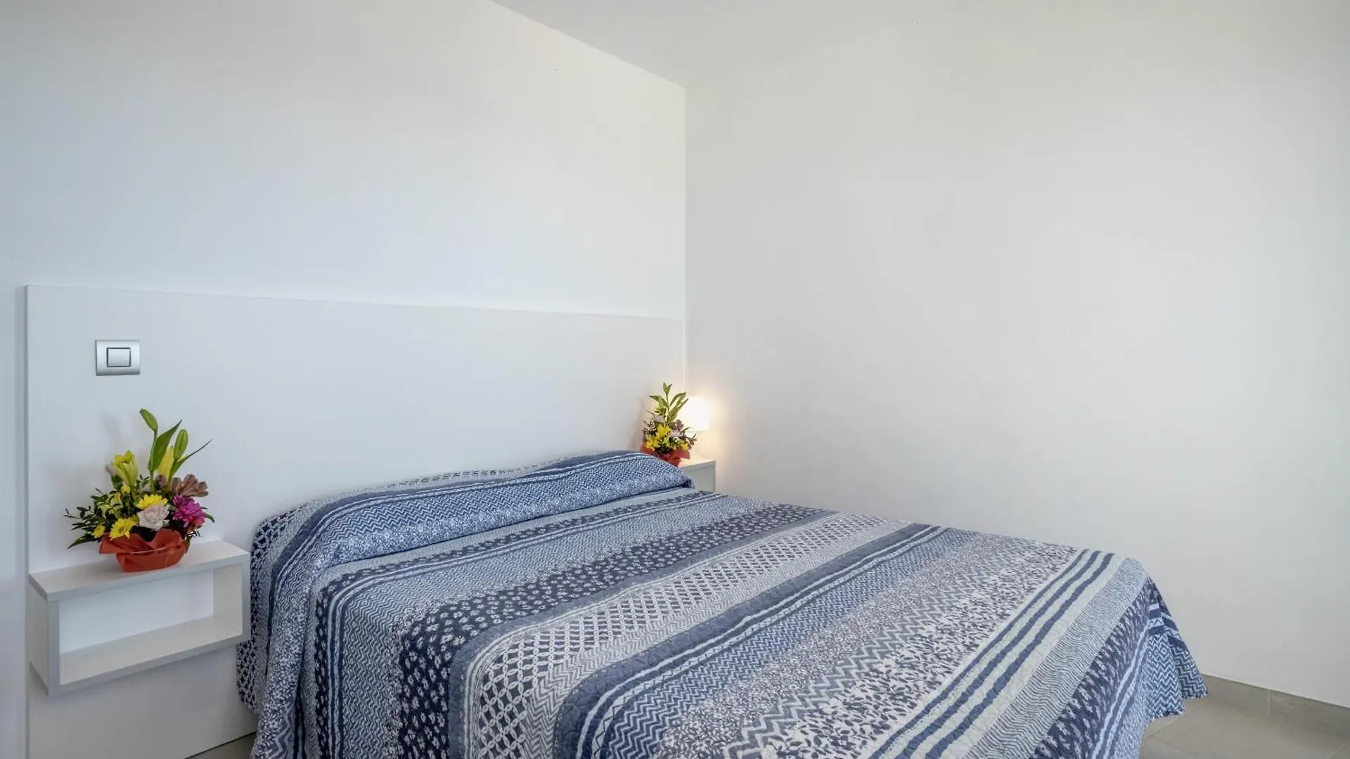 Inmosantos Oasis F5 Apartment Roses 0*,
